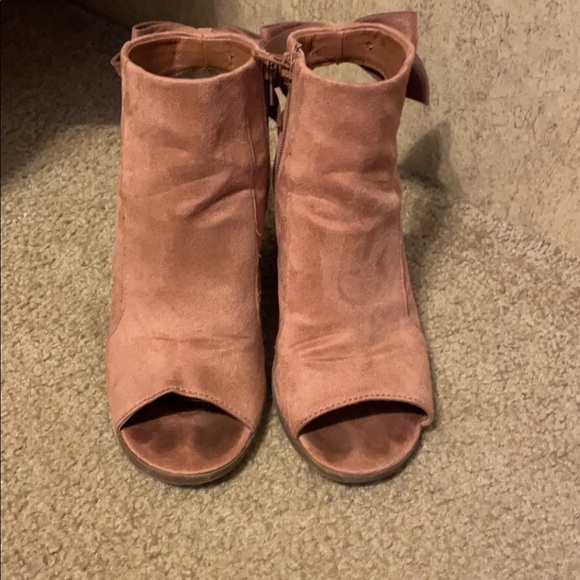 Pink open toe and heel, heels. - Picture 3 of 3